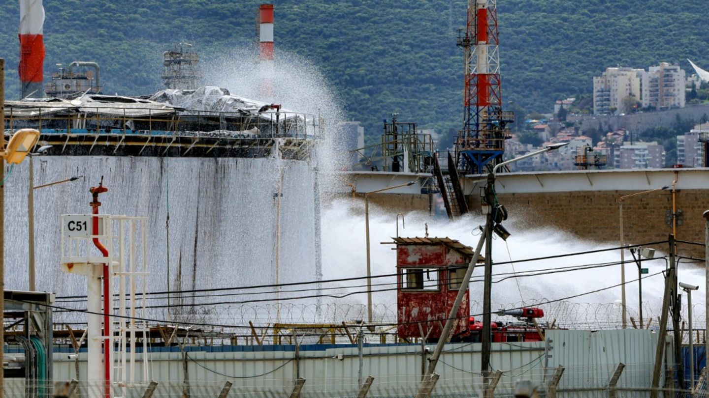 Brandbekämpfung in der Raffinerie in Haifa