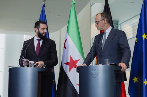 Bundeskanzler Friedrich Merz mit dem syrischen Präsidenten Ahmed alScharaa in Berlin