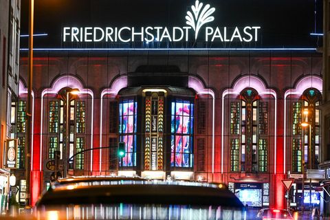 Glitzert in Berlin: Der Friedrichstadt-Palast. (Archivbild) Foto: Jens Kalaene/dpa