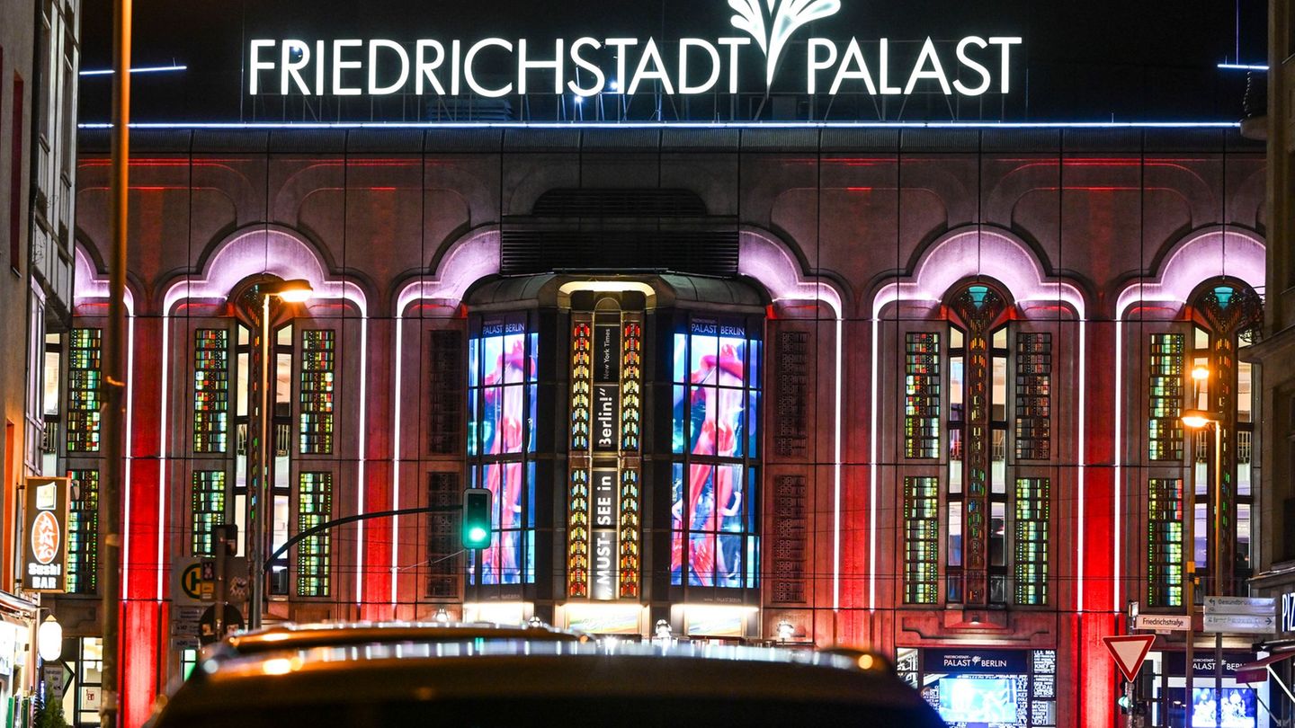 Glitzert in Berlin: Der Friedrichstadt-Palast. (Archivbild) Foto: Jens Kalaene/dpa