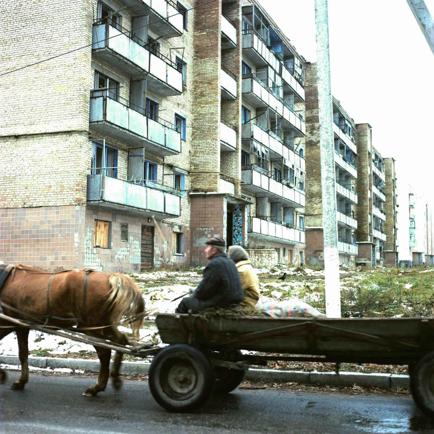 Wer in der Umgebung des Kernkraftwerks wohnen blieb, tat das nur selten aus Überzeugung. Manche Menschen konnten ihren spärlichen Besitz hier aus purer Armut nicht aufgeben.