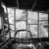 Aus diesem Raum hatte man einmal eine tolle Aussicht auf die Gärten vor dem Fenster. Aber hier kann niemand mehr leben.