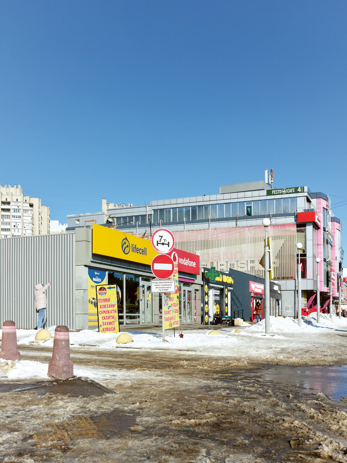 Kiew in den 1990ern: Eine Großstadt, die zunehmend europäischer wird, der aber noch immer die Aura der Sowjetunion und das Trauma des Super-GAUs anhaften.