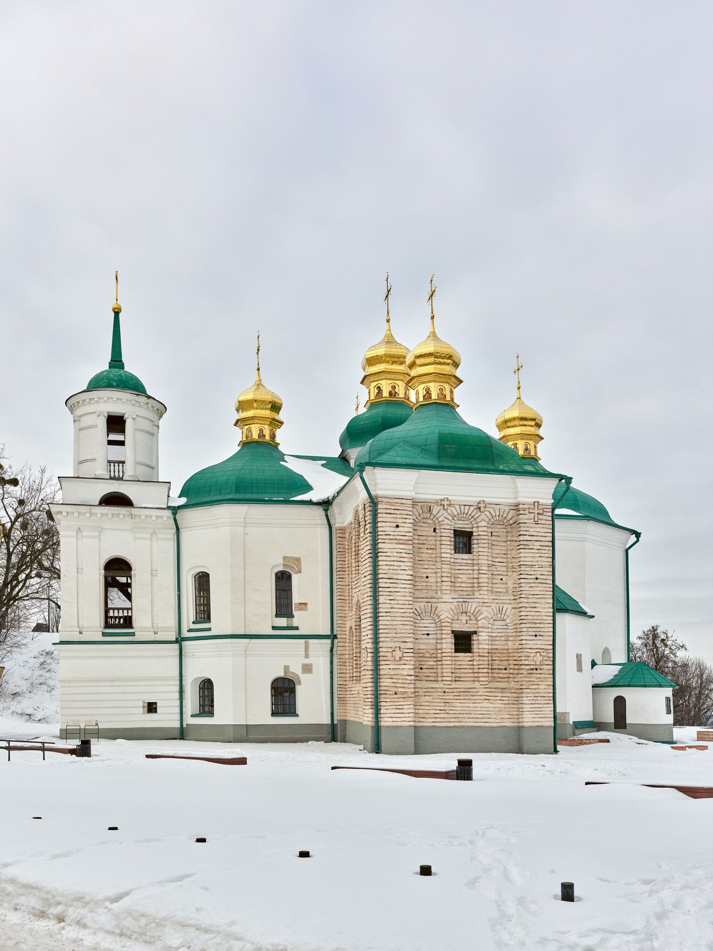 Die Erlöserkirche von Berestowe, eine orthodoxe Kirche in Kiew. Sie stammt ursprünglich aus dem 11. Jahrhundert und gilt als seltenes Beispiel der Kiewer Rus’-Architektur.