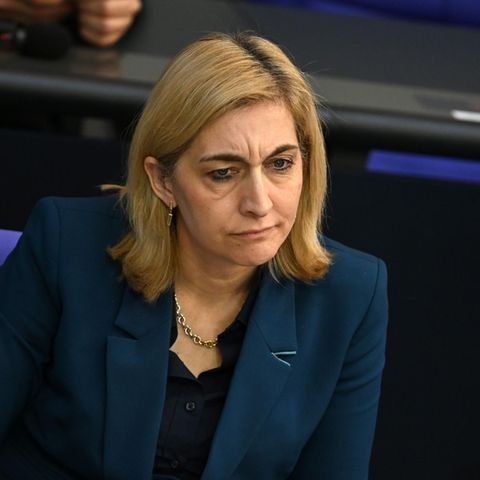 Frau Warken bitte in den OP!