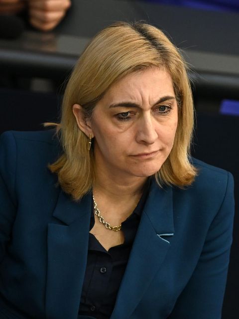 Frau Warken bitte in den OP!