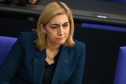 Frau Warken bitte in den OP!