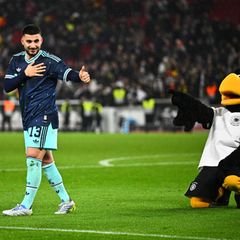 Undav mit DFB-Maskottchen