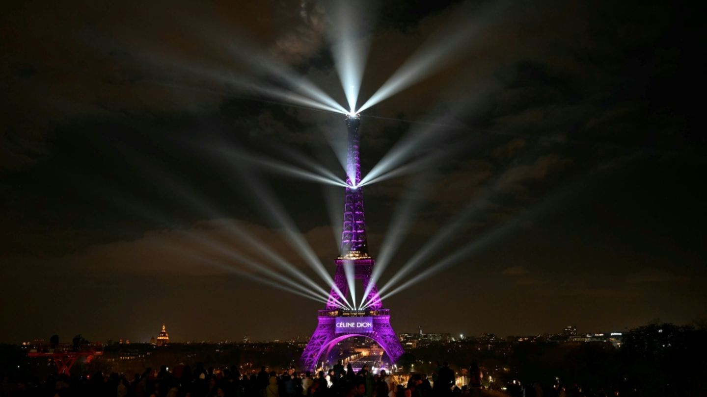 Schriftzug am Eiffelturm zu Céline Dions Geburtstag