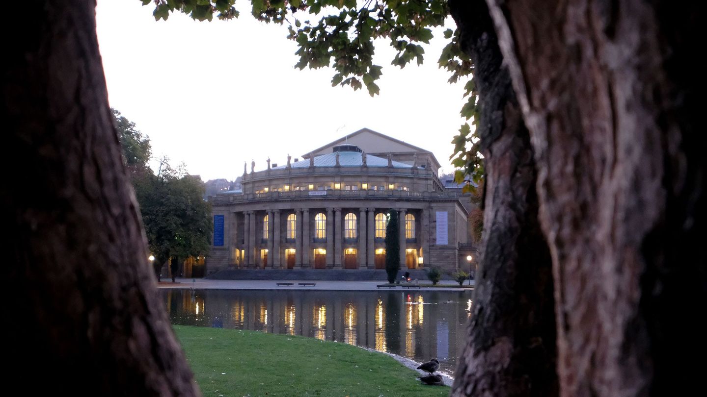 2019 attackierten Hacker die Württembergischen Staatstheater Stuttgart. (Archivbild) Foto: Bernd Weissbrod/dpa