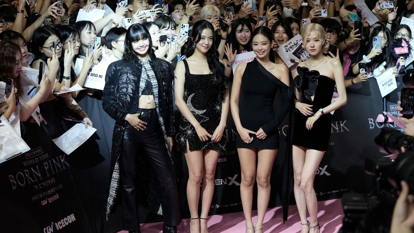 Lalisa Manoban (links im Bild) und ihre K-Pop-Gruppe Blackpink werden von Millionen Fans angehimmelt. (Archivbild) Foto: Ahn You