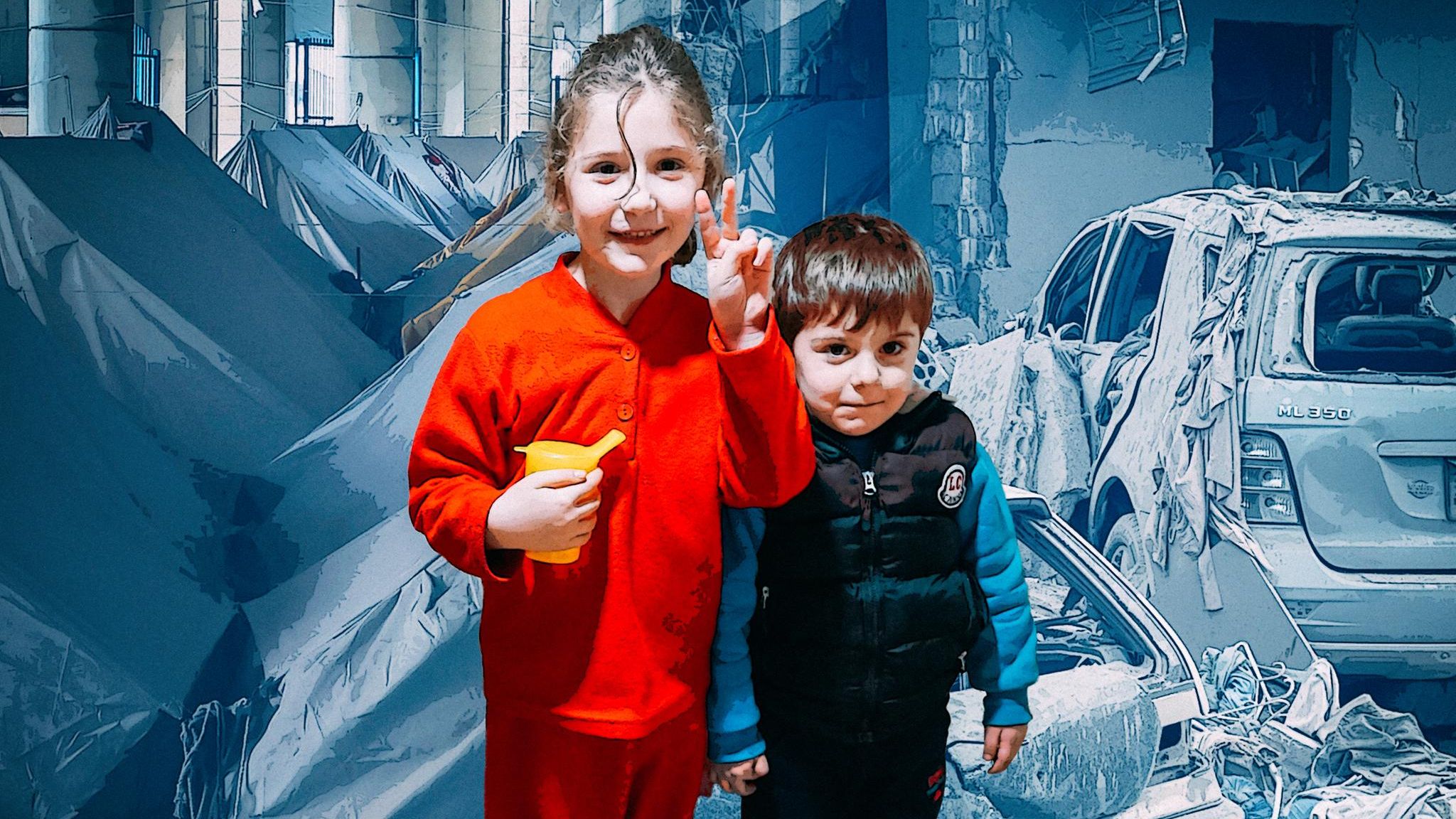 Montage: Zwei Kinder vor einem geteilten Hintergrund: Links Zelte als Notunterkunft, rechts zerstörte Autos im Libanon