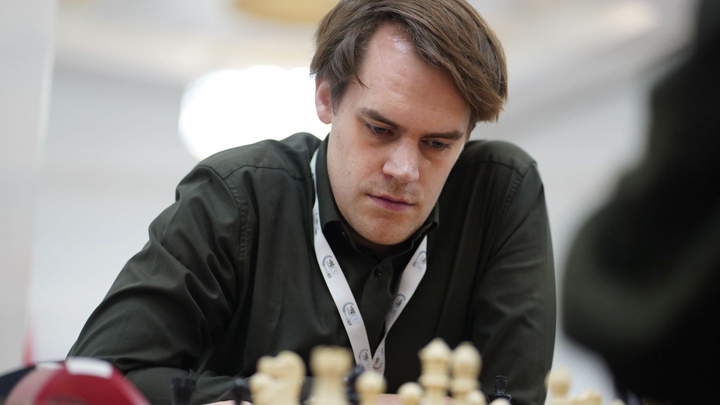 Matthias Blübaum nimmt am WM-Kandidatenturnier auf Zypern teil. (Archivbild) Foto: Finn Engesser/Deutscher Schachbund/dpa