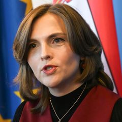 Die Ostbeauftragte der Bundesregierung, Elisabeth Kaiser, will sich beim Besuch der PCK-Raffinerie über den Übergang zu umweltfr