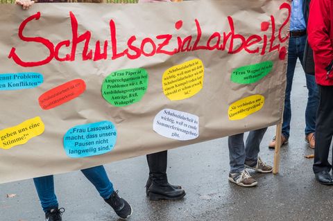 Die Bildungsgewerkschaft GEW fordert bis zum Jahr 2032 Schulsozialarbeiter an jeder Schule in Sachsen (Symbolbild). Foto: Jens B