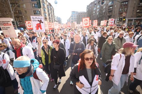 Demonstrierende Ärzte und Apotheker