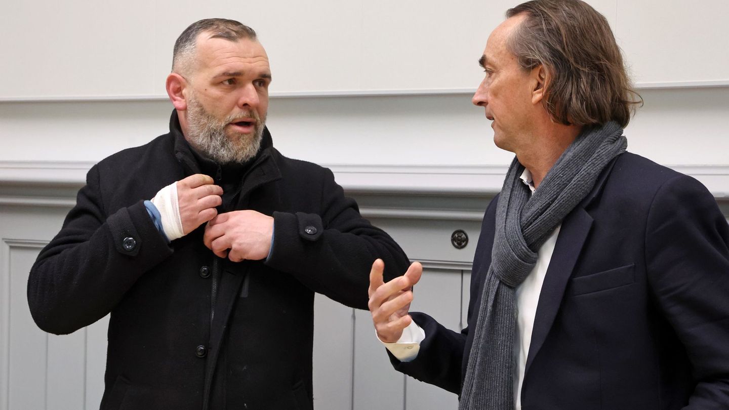 Im Rahmen des Verfahrens wegen Betrugsverdachts gegen den AfD-Politiker Christian Zorn (links) will die zuständige Richterin wei