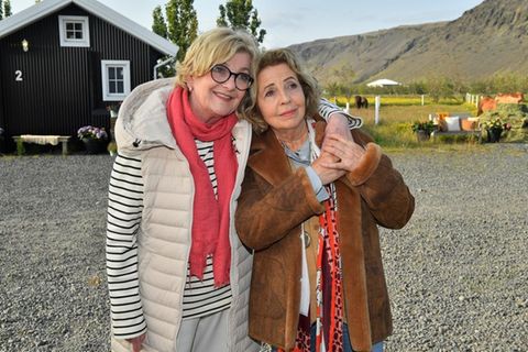 "Traumschiff: Island": Evelyn (Saskia Vester, l.) und Antonia (Michaela May) treffen nach vielen Jahren wieder aufeinander.