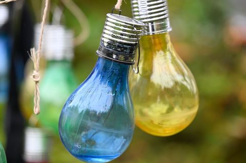 Wer erneuerbare Strom- und Wärmequellen nutzen will, muss nicht auf den Staat warten - kann aber seine Fördertöpfe nutzen. (Symb