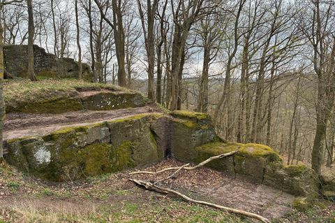 An den Überresten der mittelalterlichen Burganlage Metilstein nahe der Wartburg bei Eisenach hat ein Mann mehrere Wochen lang un