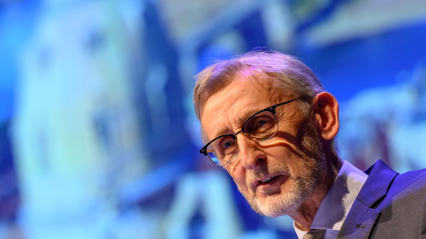 Der Innenminister freut sich über eine sinkende Zahl von Straftaten in Sachsen. (Archivbild) Foto: Hendrik Schmidt/dpa