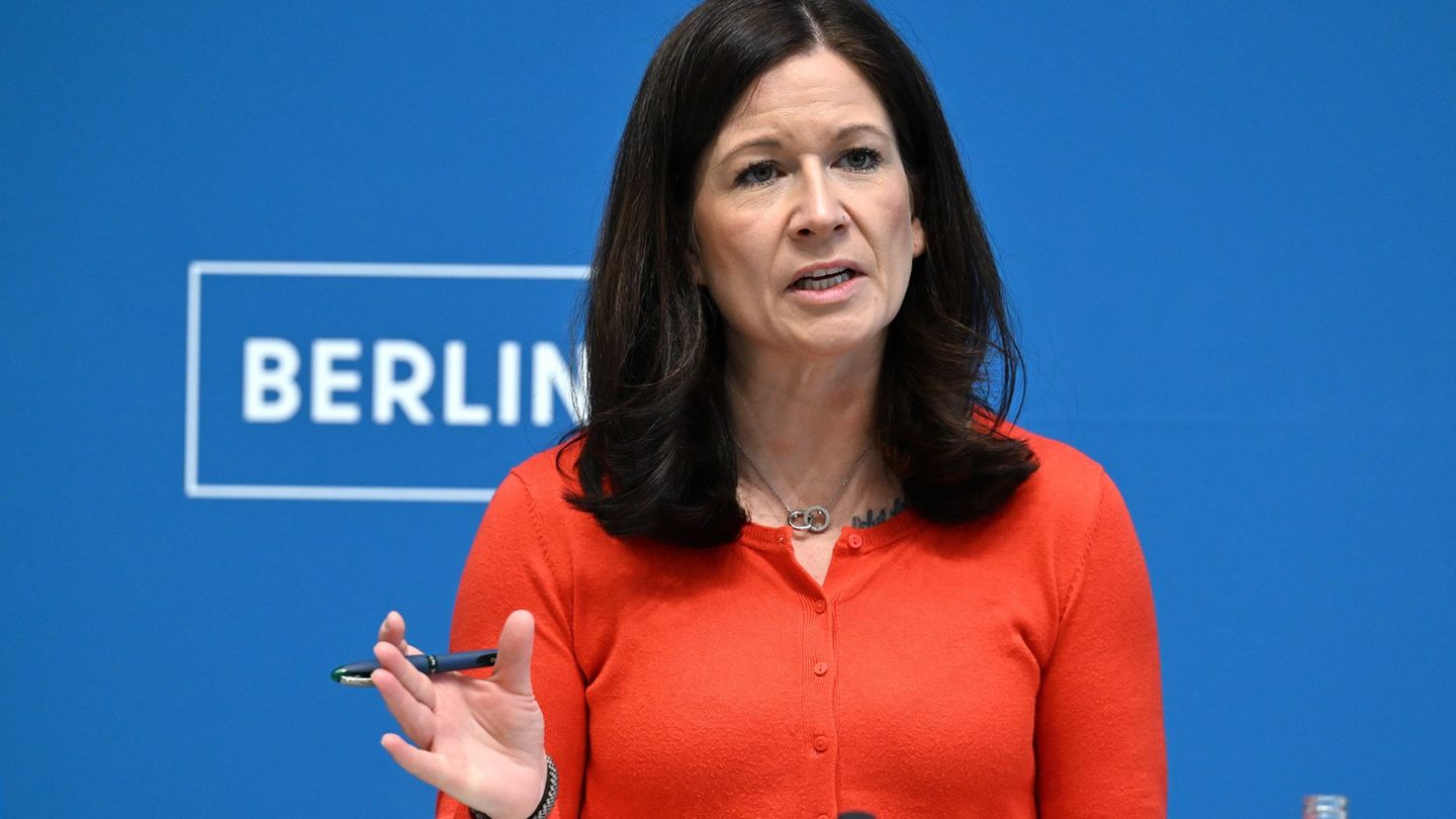 Berlins Bildungssenatorin Katharina Günther-Wünsch (CDU) setzt auf die Verbeamtung von Lehrkräften. (Archivbild) Foto: Soeren St