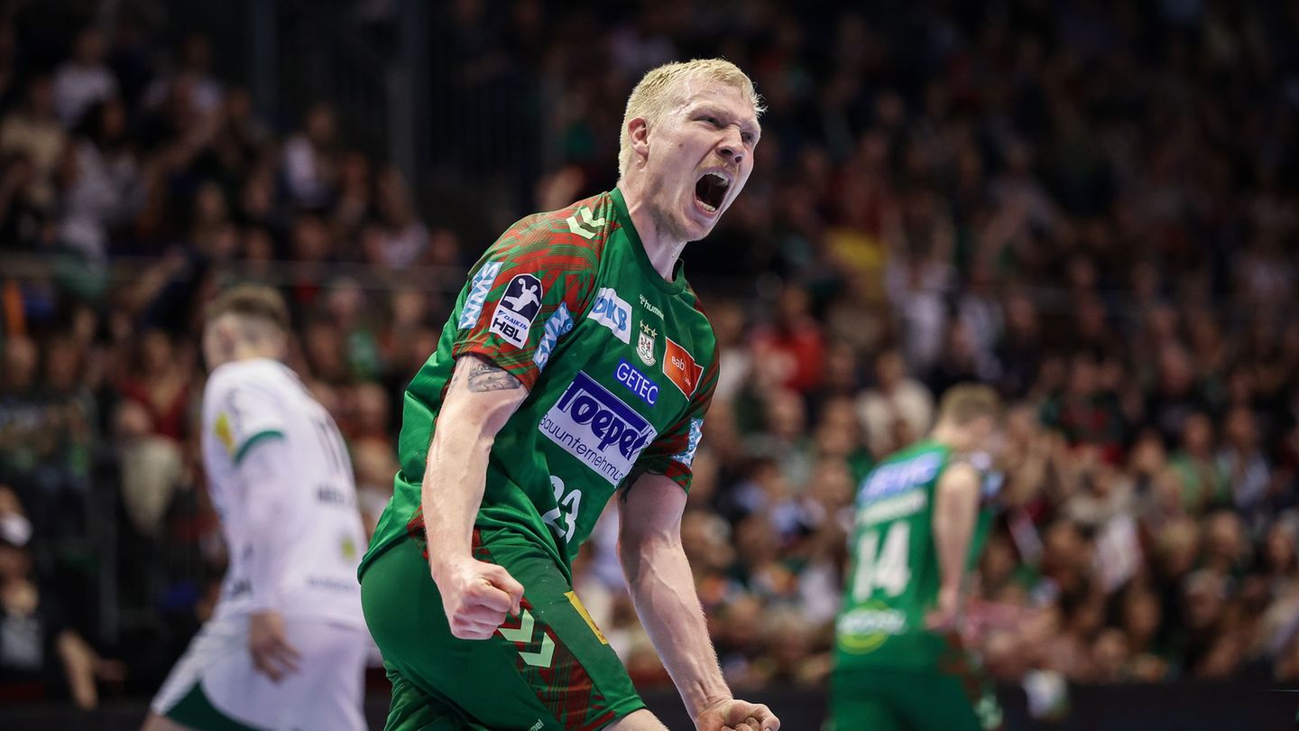 Der Magdeburger Magnus Saugstrup will mit seinem Team auch in Göppingen jubeln. Foto: Ronny Hartmann/dpa-Zentralbild/dpa