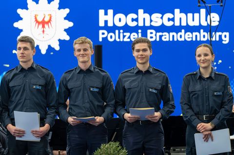 Etwa 100 neue Polizisten treten demnächst ihren Dienst an. Foto: Soeren Stache/dpa