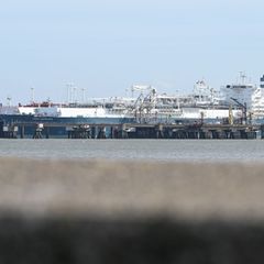 An den deutschen LNG-Terminals wurde zuletzt so viel LNG angelandet wie noch nie zuvor. (Archivbild) Foto: Lars Penning/dpa