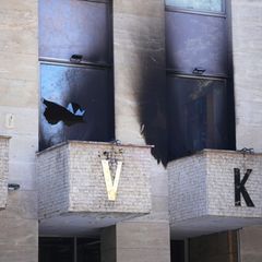 Beim Brandanschlag auf das "Russische Haus" in Prag entstand Sachschaden. (Archivbild) Foto: Petr David Josek/AP/dpa