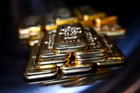 Beim Rasenmähen fand ein Klärwärter im sächsischen Bannewitz einen kleinen Goldschatz. (Symbolbild) Foto: Sven Hoppe/dpa