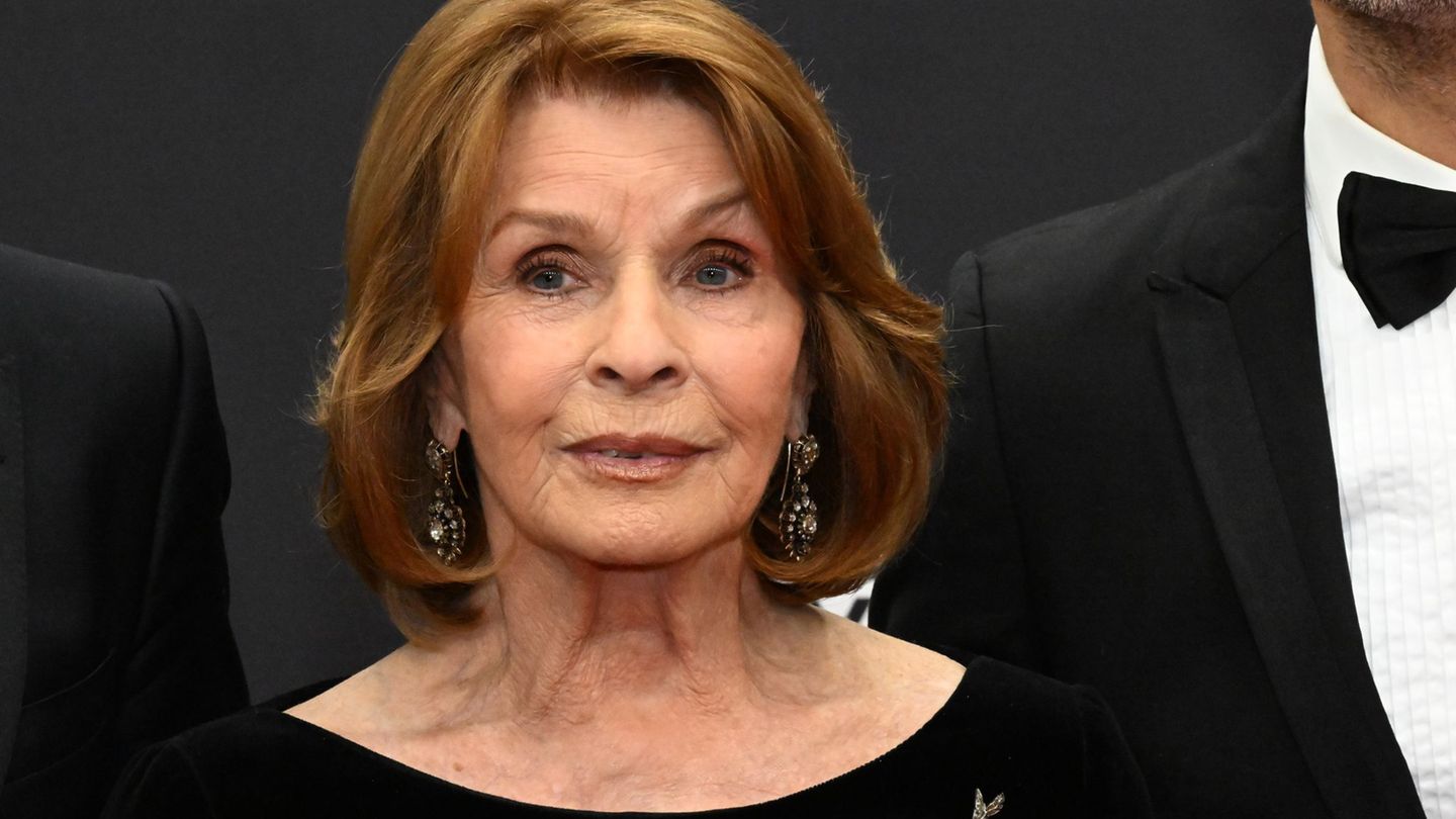 Senta Berger ist als beste Hauptdarstellerin nominiert. (Archivbild) Foto: Felix Hörhager/dpa