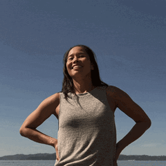 Bonnie schüttelt ihre Haare