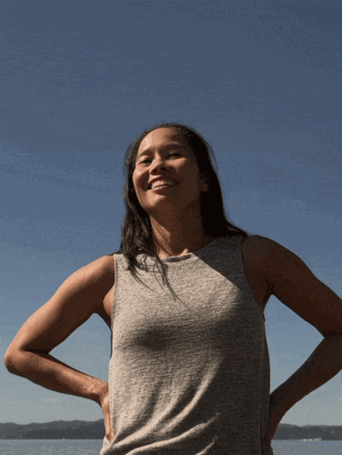 Bonnie schüttelt ihre Haare