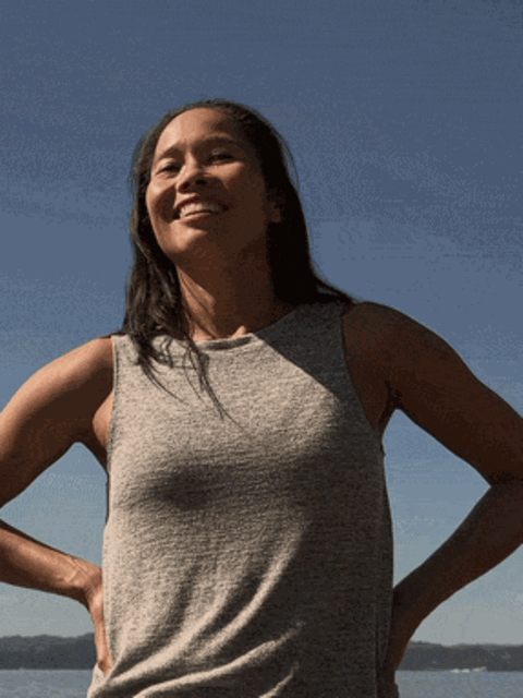 Bonnie schüttelt ihre Haare