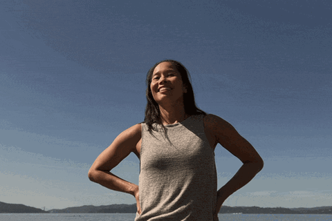 Bonnie schüttelt ihre Haare