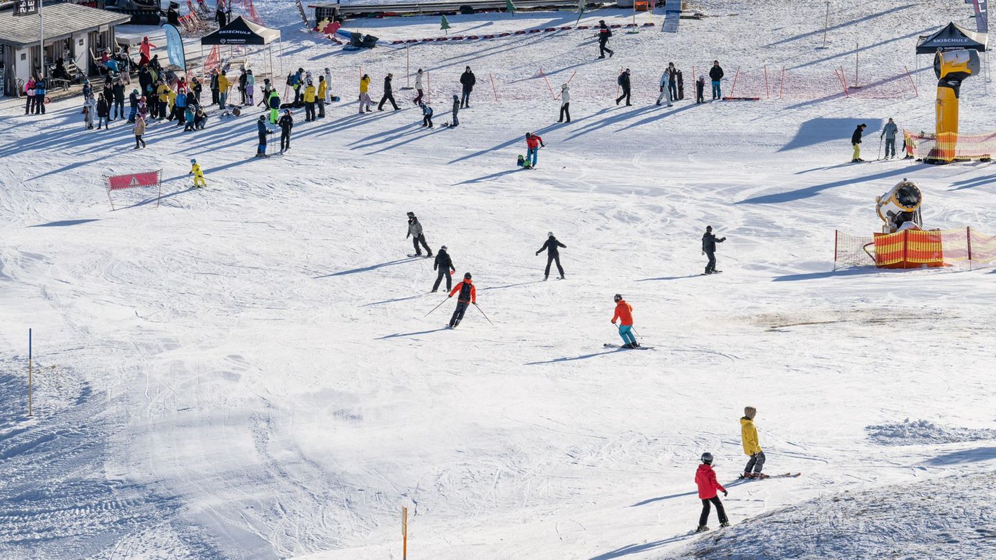 Für Wintersportler gibt es ein letztes Ski-Comeback am Feldberg. (Archivbild) Foto: Silas Stein/dpa
