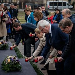 Kerzen und stille Andacht: Am vierten Jahrestag der Befreiung der ukrainischen Kleinstadt Butscha von russischen Besatzungstrupp