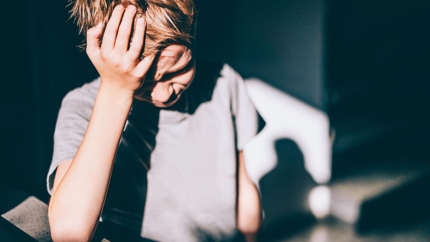 Kopfschmerzen: Migräne bei Kindern: Was eine Expertin rät