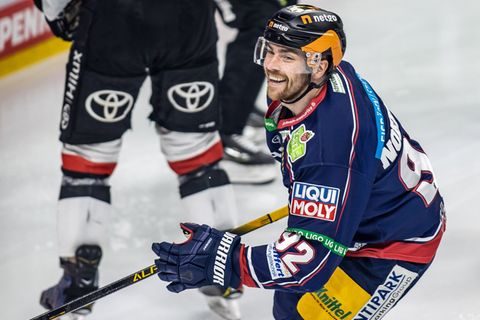 Angreifer Marcel Noebels traf beim Heimsieg der Eisbären Berlin gegen die Straubing Tigers. (Archivbild) Foto: Andreas Gora/dpa