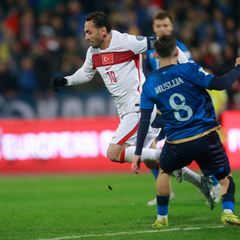 Calhanoglu am Ball. Foto: Visar Kryeziu/AP/dpa