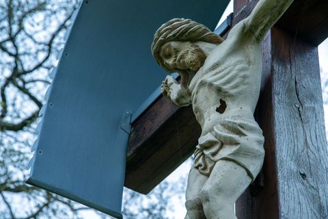 Was ist an Karfreitag in Sachsen erlaubt und was nicht. (Symbolbild) Foto: Pia Bayer/dpa