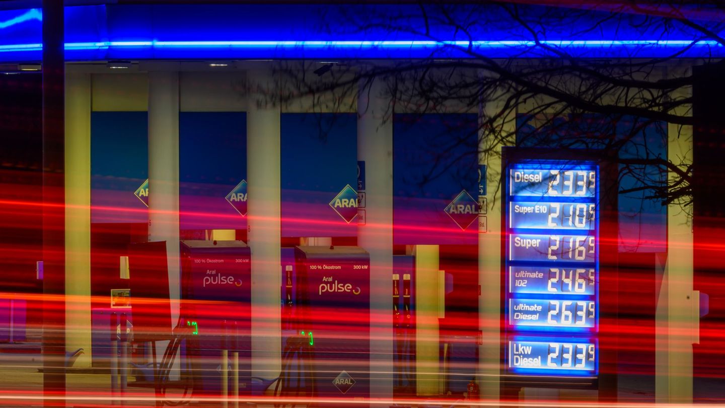 Neue Regel für Zapfsäulen: High Noon an der Tankstelle - Preissprung nur einmal täglich