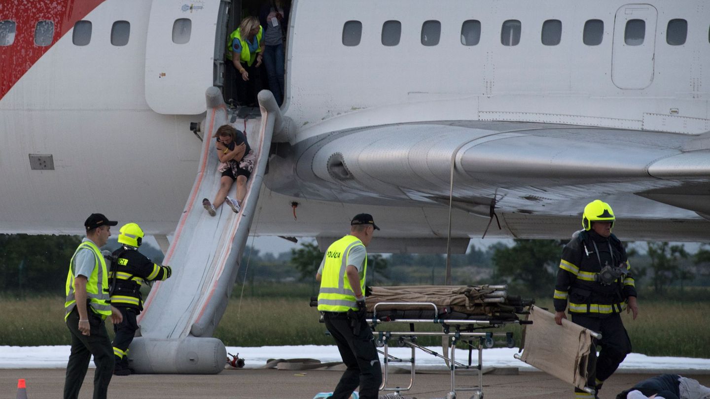 Alternde Gesellschaft: Forscher warnen: Evakuierung aus Flugzeugen dauert zu lang