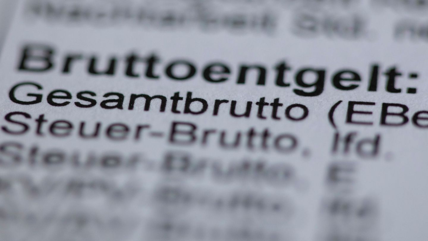 Gehälter: Mittlerer Bruttolohn steigt 2025 um 1.900 Euro