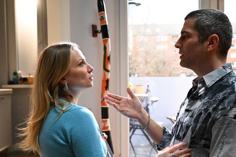 "Alles was zählt": Isabelle (l.) kann Dragan schließlich glaubhaft versichern, dass er für sie genau das richtige Alter hat.