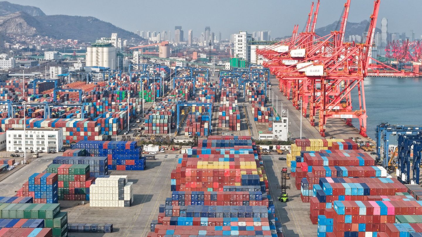 Gestörte Lieferketten: Iran-Krieg trübt Stimmung in Chinas Industrie