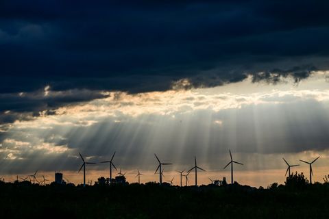 Erneuerbare decken rund 56 Prozent des Stromverbrauchs