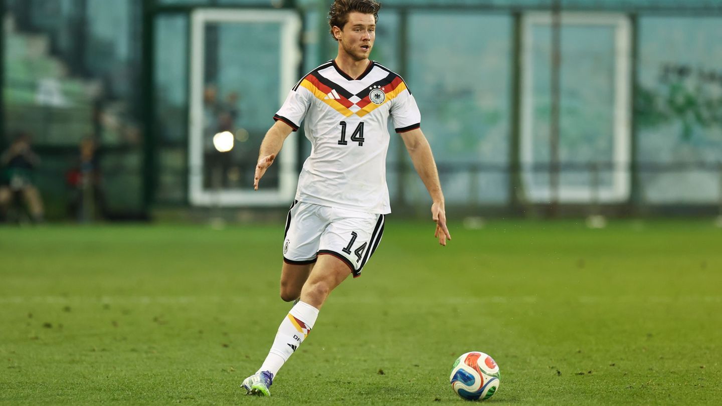 Der Hertha-Abwehrspieler wurde in der Pause des deutschen U21-Spiels in Grichenland ausgewechselt. Foto: Yorgos Karahalis/dpa