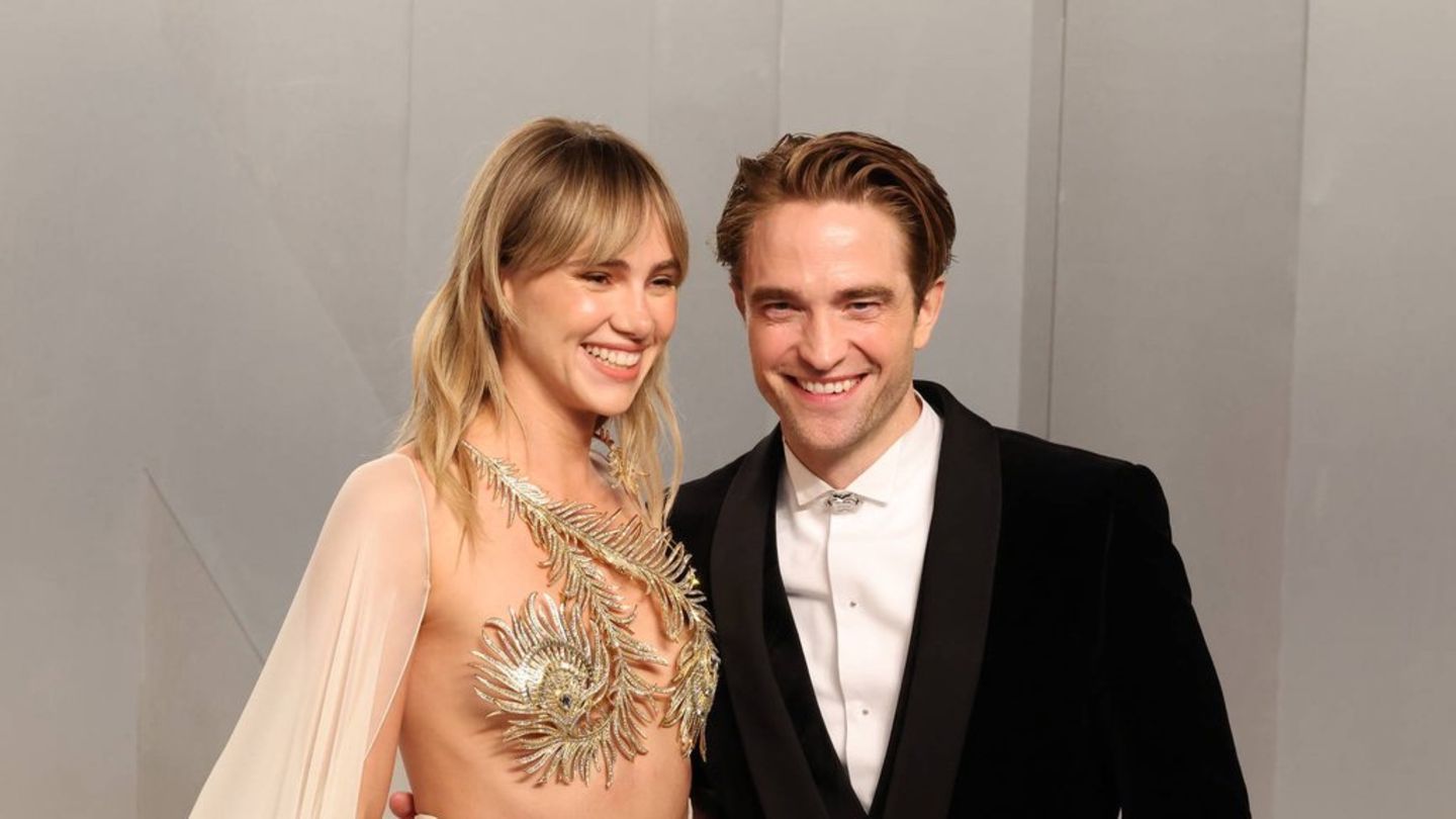 Robert Pattinson - hier mit Partnerin Suki Waterhouse - hat gut lachen: Gerade läuft es beruflich und privat perfekt für ihn.